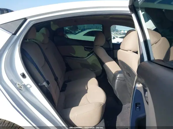 5NPDH4AE7GH795041 2016 HYUNDAI ELANTRA - Image 8