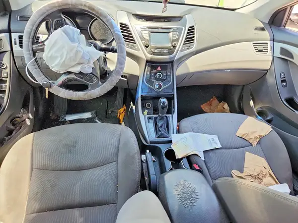 5NPDH4AE8GH654799 2016 HYUNDAI ELANTRA - Image 8