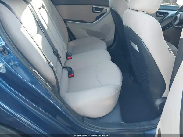 5NPDH4AE8GH657489 2016 HYUNDAI ELANTRA - Image 8