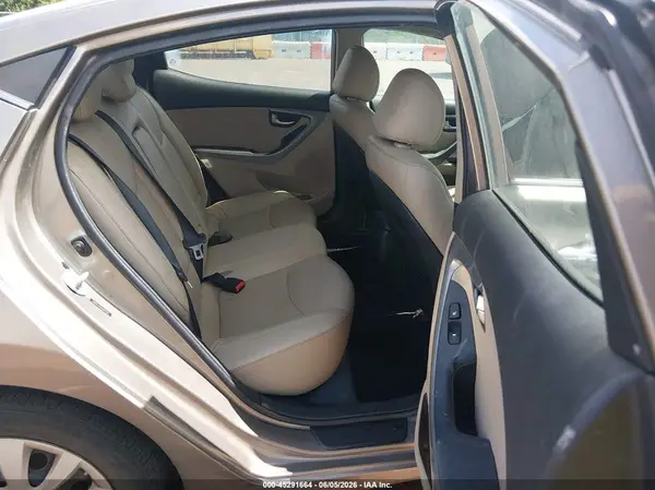 5NPDH4AE8GH657864 2016 HYUNDAI ELANTRA - Image 8