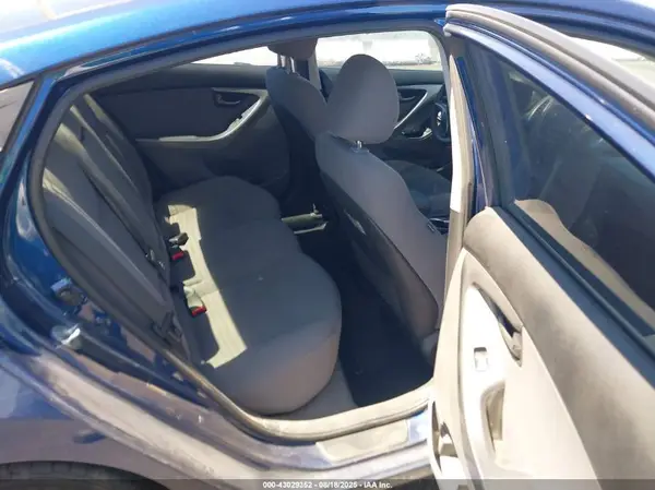 5NPDH4AE8GH661039 2016 HYUNDAI ELANTRA - Image 8