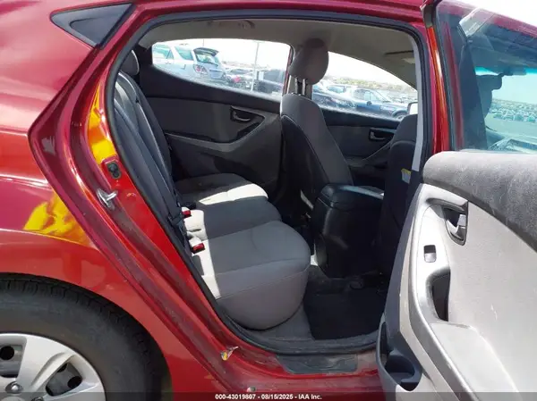 5NPDH4AE8GH663924 2016 HYUNDAI ELANTRA - Image 8
