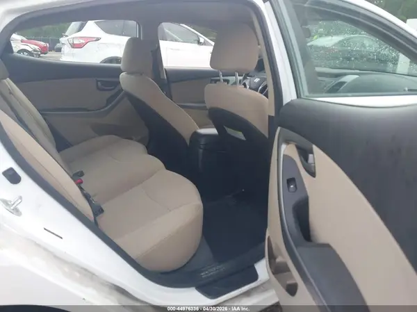 5NPDH4AE8GH670307 2016 HYUNDAI ELANTRA - Image 8