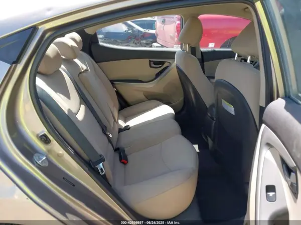 5NPDH4AE8GH676401 2016 HYUNDAI ELANTRA - Image 8