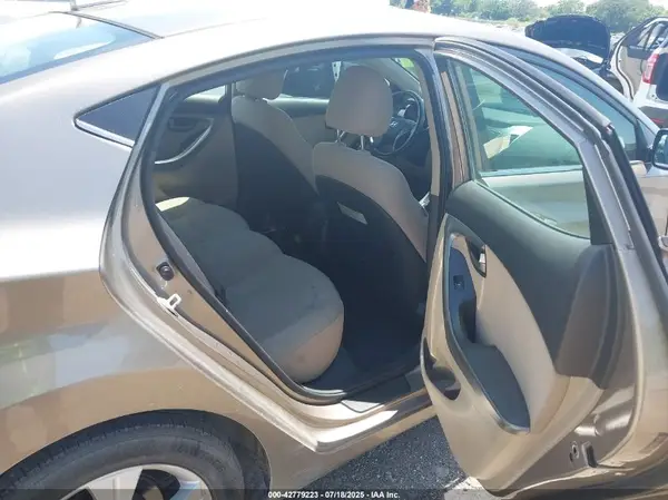 5NPDH4AE8GH677113 2016 HYUNDAI ELANTRA - Image 8