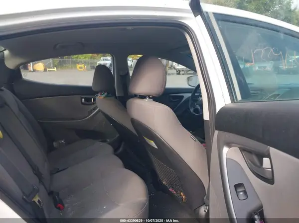 5NPDH4AE8GH679802 2016 HYUNDAI ELANTRA - Image 8