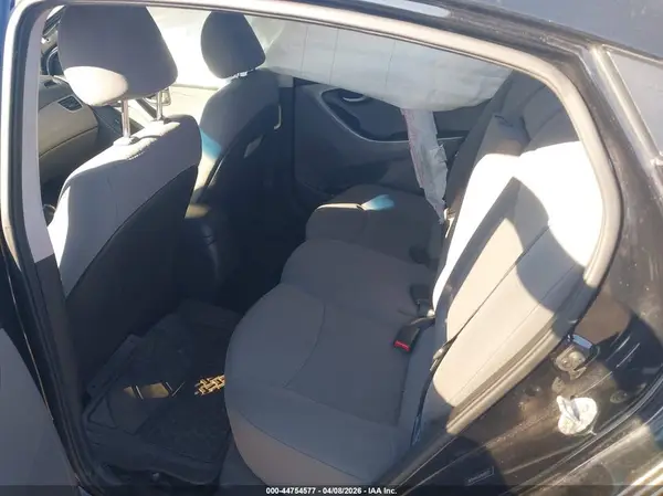 5NPDH4AE8GH682537 2016 HYUNDAI ELANTRA - Image 8