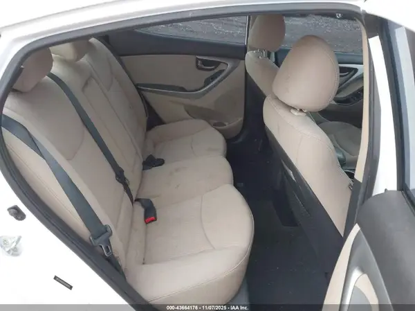 5NPDH4AE8GH690010 2016 HYUNDAI ELANTRA - Image 8