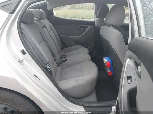 5NPDH4AE8GH692470 2016 HYUNDAI ELANTRA - Image 8