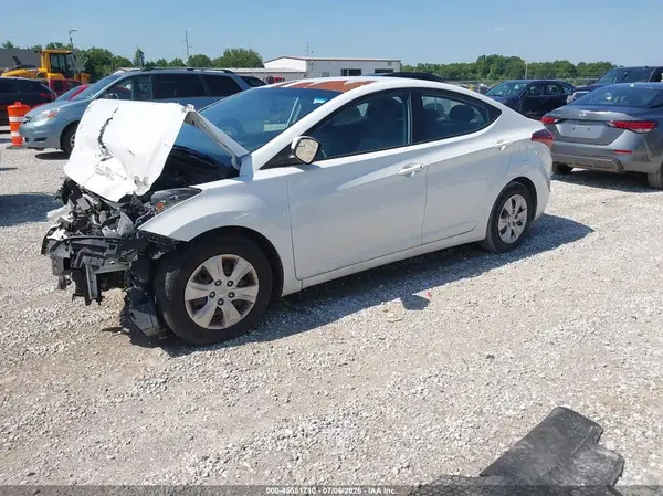 5NPDH4AE8GH692839 2016 HYUNDAI ELANTRA - Image 2