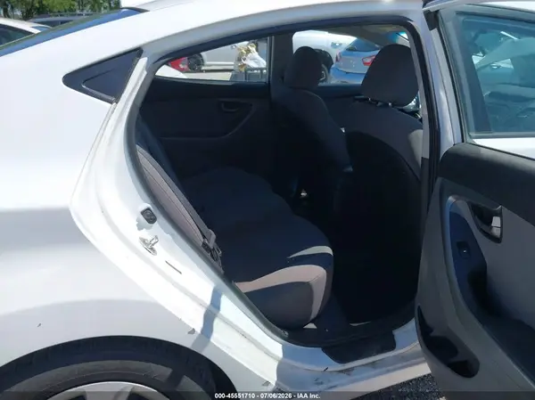 5NPDH4AE8GH692839 2016 HYUNDAI ELANTRA - Image 8