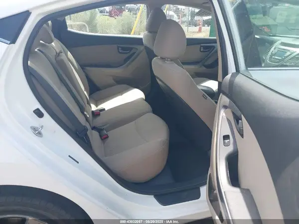 5NPDH4AE8GH694137 2016 HYUNDAI ELANTRA - Image 8