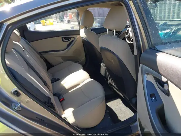 5NPDH4AE8GH695143 2016 HYUNDAI ELANTRA - Image 8