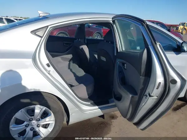 5NPDH4AE8GH699449 2016 HYUNDAI ELANTRA - Image 8
