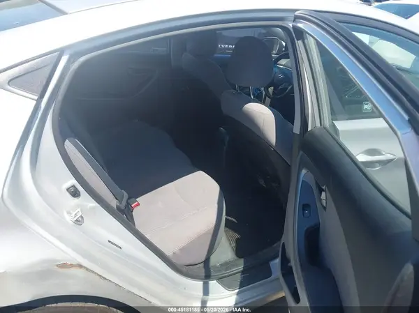 5NPDH4AE8GH705038 2016 HYUNDAI ELANTRA - Image 8
