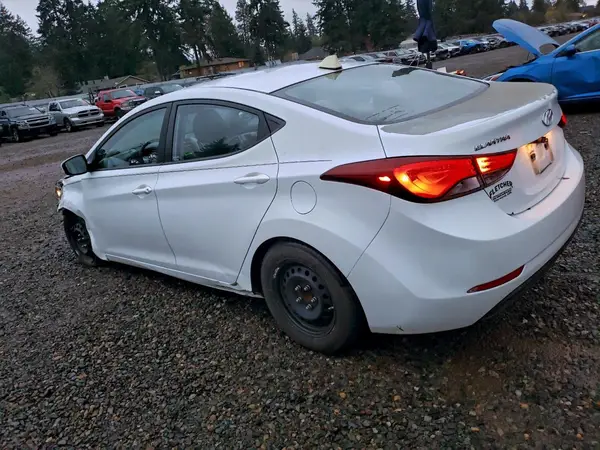 5NPDH4AE8GH706822 2016 HYUNDAI ELANTRA - Image 2