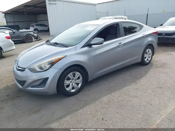 5NPDH4AE8GH707145 2016 HYUNDAI ELANTRA - Image 2