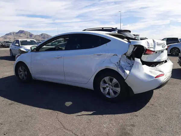 5NPDH4AE8GH713575 2016 HYUNDAI ELANTRA - Image 2