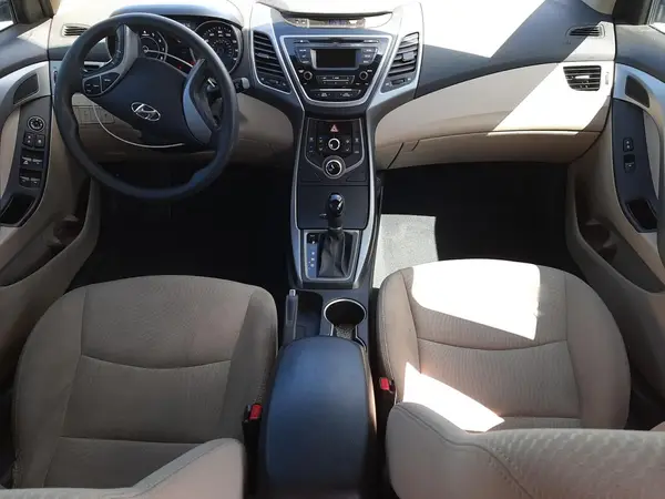5NPDH4AE8GH713575 2016 HYUNDAI ELANTRA - Image 8