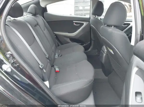 5NPDH4AE8GH714824 2016 HYUNDAI ELANTRA - Image 8