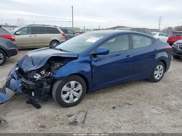 5NPDH4AE8GH714886 2016 HYUNDAI ELANTRA - Image 2