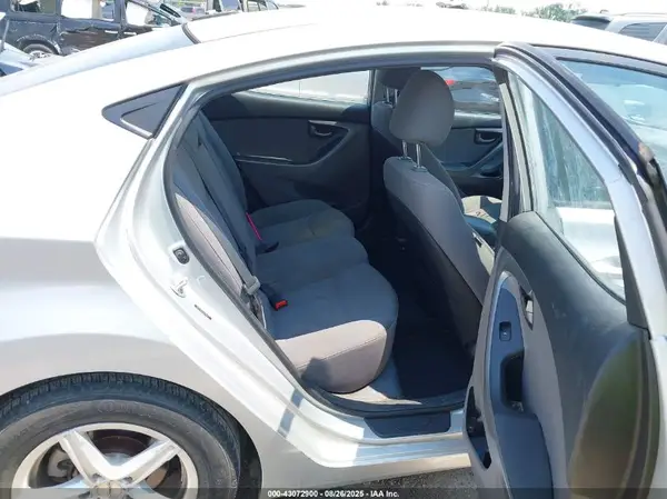 5NPDH4AE8GH715813 2016 HYUNDAI ELANTRA - Image 8