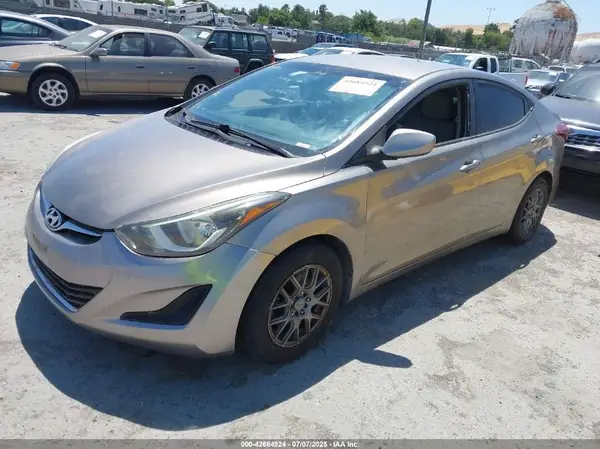 5NPDH4AE8GH716881 2016 HYUNDAI ELANTRA - Image 2