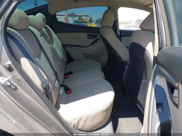 5NPDH4AE8GH716881 2016 HYUNDAI ELANTRA - Image 8