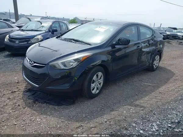 5NPDH4AE8GH724768 2016 HYUNDAI ELANTRA - Image 2