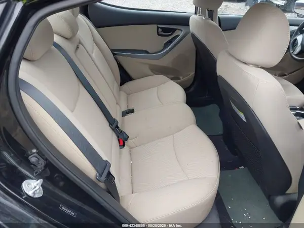 5NPDH4AE8GH724768 2016 HYUNDAI ELANTRA - Image 8