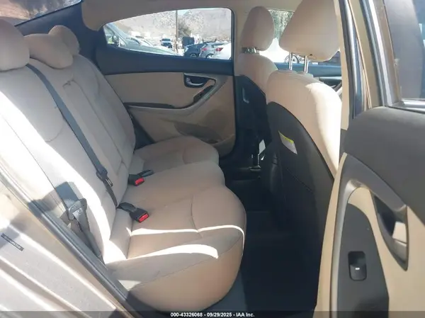 5NPDH4AE8GH725581 2016 HYUNDAI ELANTRA - Image 8