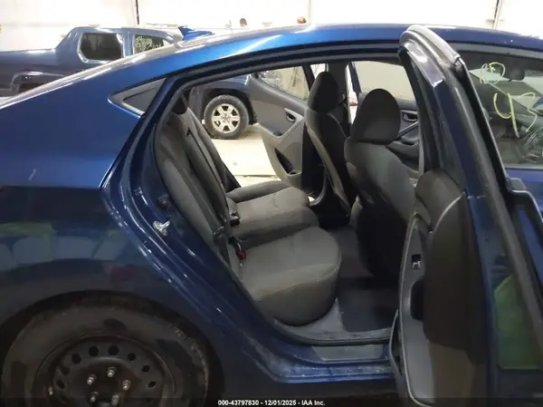 5NPDH4AE8GH726939 2016 HYUNDAI ELANTRA - Image 8