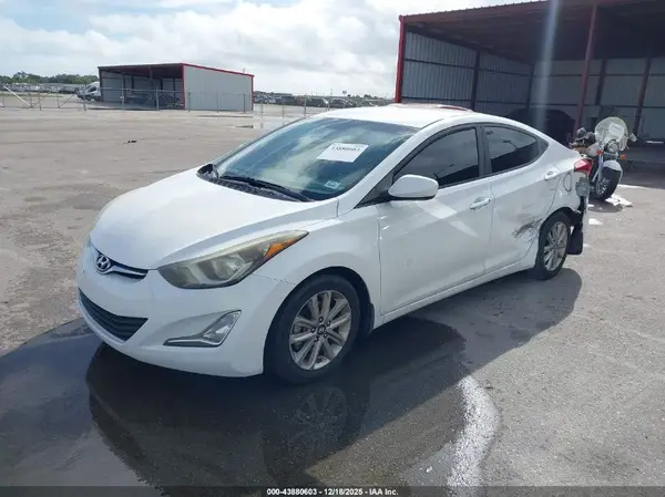 5NPDH4AE8GH729355 2016 HYUNDAI ELANTRA - Image 2