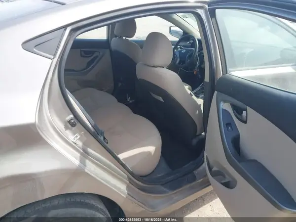 5NPDH4AE8GH729937 2016 HYUNDAI ELANTRA - Image 8