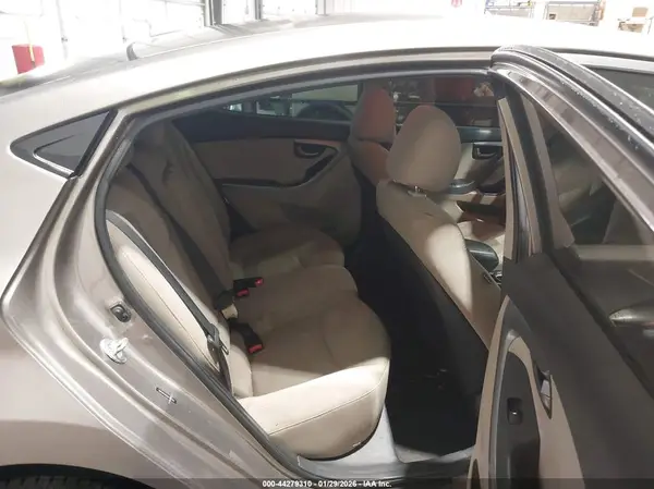 5NPDH4AE8GH732904 2016 HYUNDAI ELANTRA - Image 8