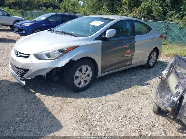 5NPDH4AE8GH739156 2016 HYUNDAI ELANTRA - Image 2