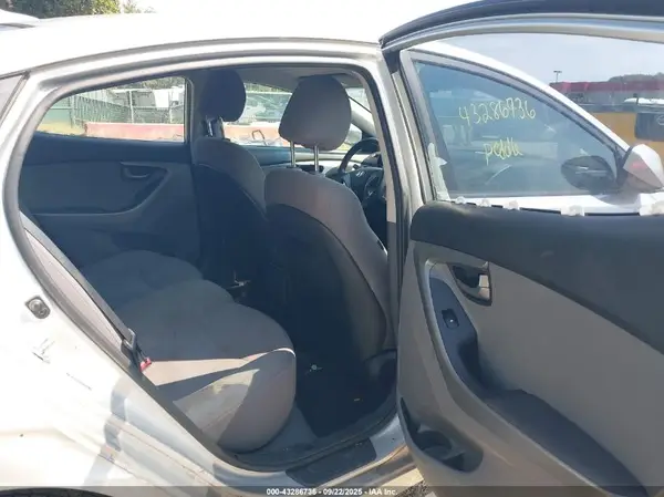 5NPDH4AE8GH739156 2016 HYUNDAI ELANTRA - Image 8