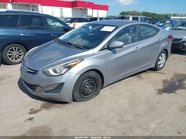 5NPDH4AE8GH740226 2016 HYUNDAI ELANTRA - Image 2