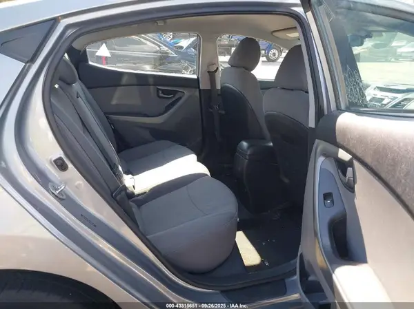 5NPDH4AE8GH740226 2016 HYUNDAI ELANTRA - Image 8