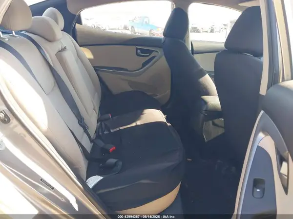 5NPDH4AE8GH740582 2016 HYUNDAI ELANTRA - Image 8