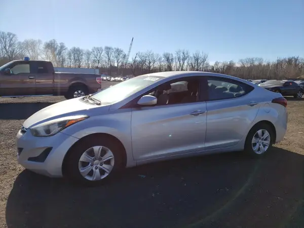 5NPDH4AE8GH744857 2016 HYUNDAI ELANTRA - Image 1