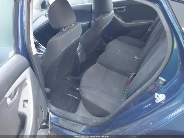 5NPDH4AE8GH746608 2016 HYUNDAI ELANTRA - Image 8