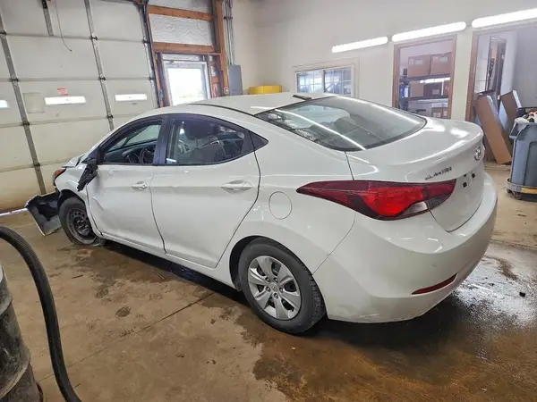 5NPDH4AE8GH747306 2016 HYUNDAI ELANTRA - Image 2