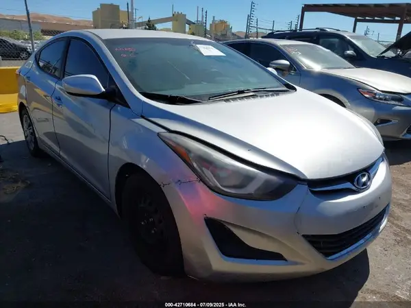 5NPDH4AE8GH747998 2016 HYUNDAI ELANTRA - Image 1