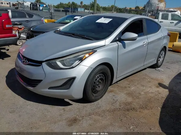 5NPDH4AE8GH747998 2016 HYUNDAI ELANTRA - Image 2