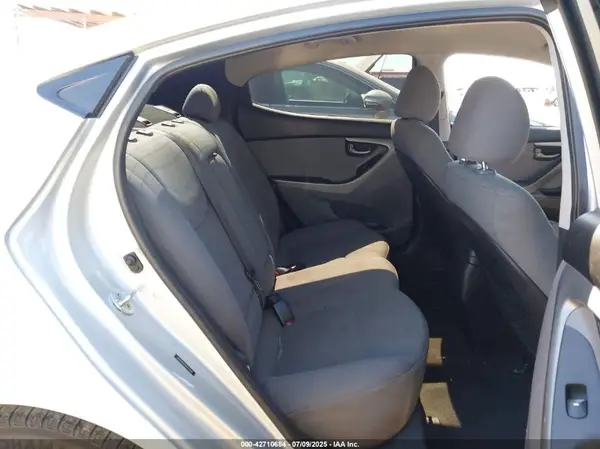 5NPDH4AE8GH747998 2016 HYUNDAI ELANTRA - Image 8