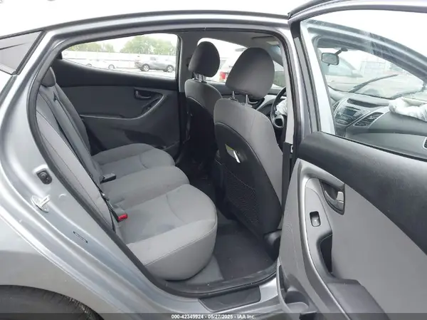 5NPDH4AE8GH748505 2016 HYUNDAI ELANTRA - Image 8