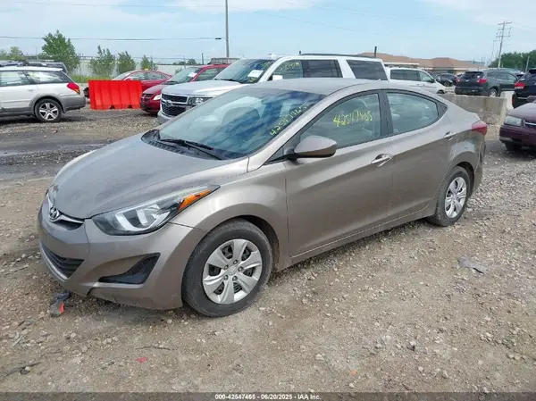 5NPDH4AE8GH751419 2016 HYUNDAI ELANTRA - Image 2
