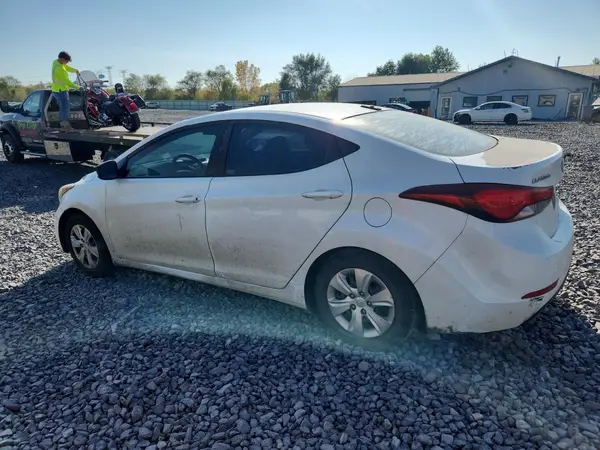 5NPDH4AE8GH751565 2016 HYUNDAI ELANTRA - Image 2