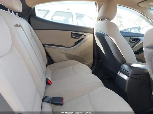 5NPDH4AE8GH754689 2016 HYUNDAI ELANTRA - Image 8
